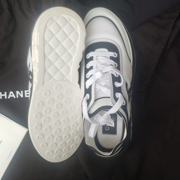 CHANEL CC LOGO LYCRA WHITE & BLACK SNEAKERS 37.5 - Picture 4 of 8